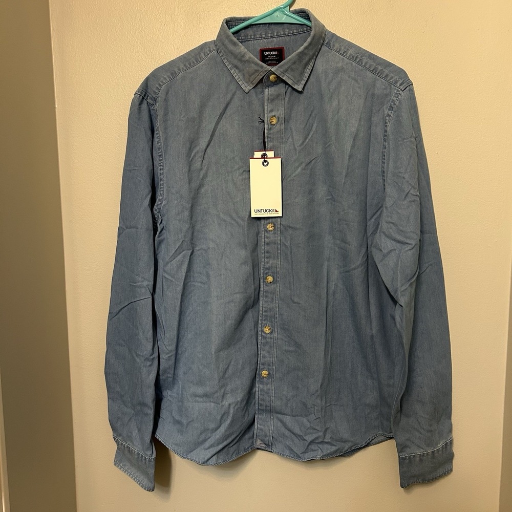 UNTUCKit Shirt Mens M Blue Chambray Reg Fit Button Up Long Sleeve New - Picture 1 of 8